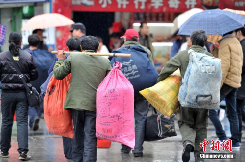 聚焦春節(jié)“恐歸族”：近鄉(xiāng)情怯，恐懼何來？(圖)